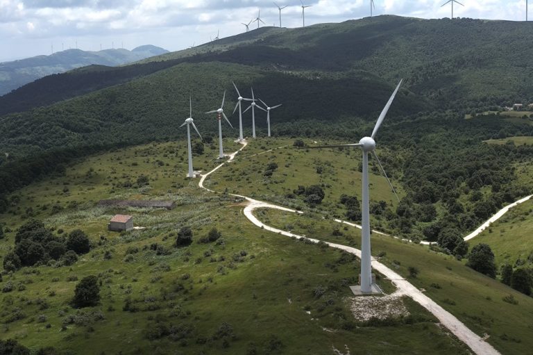 parco eolico in abruzzo 1 768x511